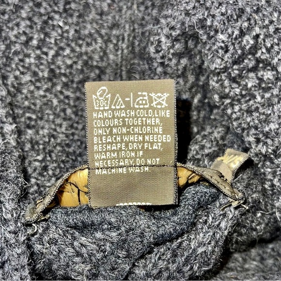 Inis Crafts Sweater Cape Poncho Shawl 100% Merino Wool Gray S/M Ireland VGUC - Picture 4 of 6